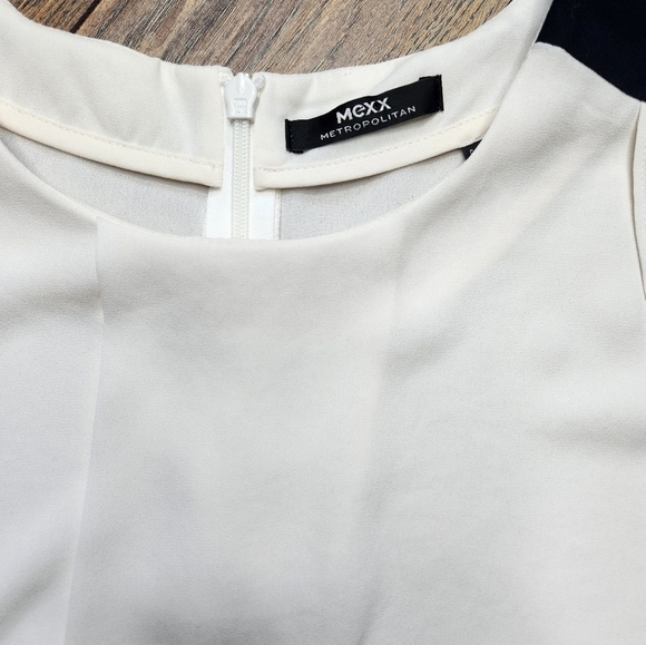 MEXX metropolitan white and black sleeveless blouse Size 36 - Picture 3 of 4